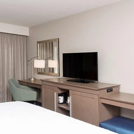 Hampton Inn Bloomington-2