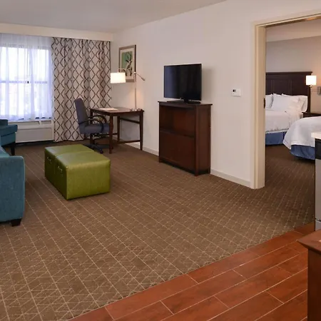 Hampton Inn & Suites Pueblo-Southgate-2