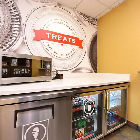 Hampton Inn & Suites Pueblo-Southgate-3
