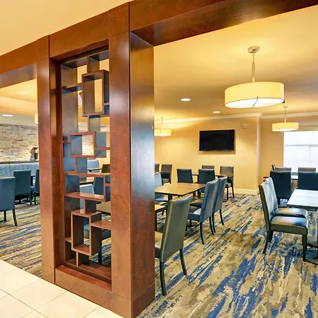 Embassy Suites Valencia-3