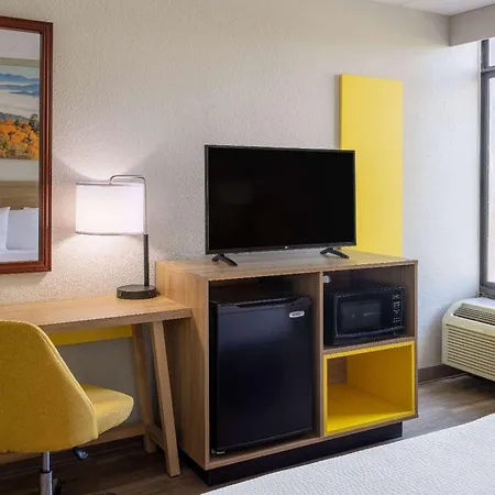 Days Inn By Wyndham Winchester-2