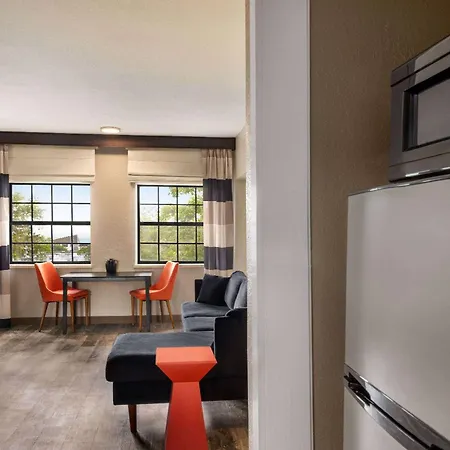 Ramada By Wyndham Albuquerque Airport-3