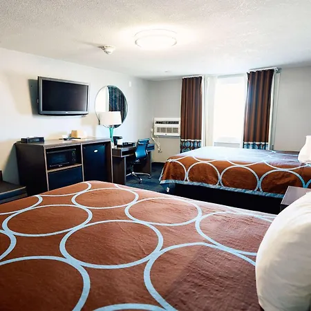 Super 8 By Wyndham Pueblo-2