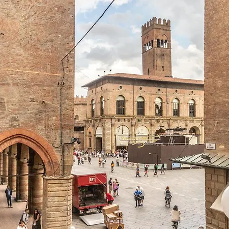 Casa Isolani Guest House Piazza Maggiore 1-3