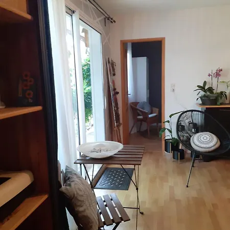Au Bosquet, chambre et salle de bains avec petit déjeuner à 600 m du centre dans un cadre calme et verdoyant-2