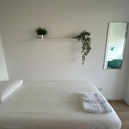 Carcavelos Beach & Nova Sbe Private Rooms In Shared Serviced Apartment 24-2