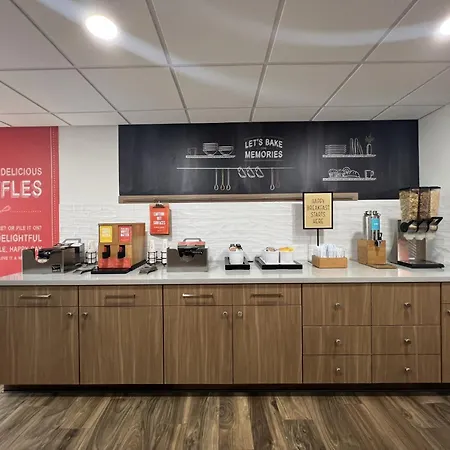 Hampton Inn Bloomington-3