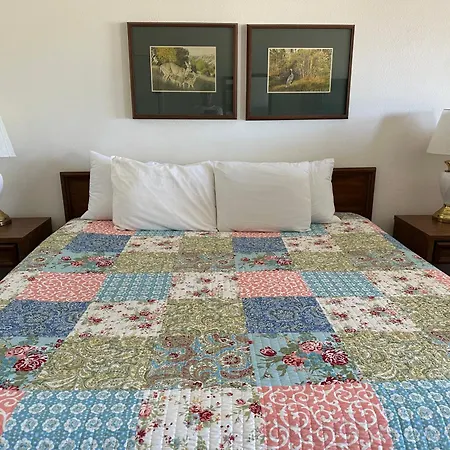 Windcrest Inn And Suites-2