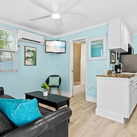 Parrot Beach Cottages Suite #2-3