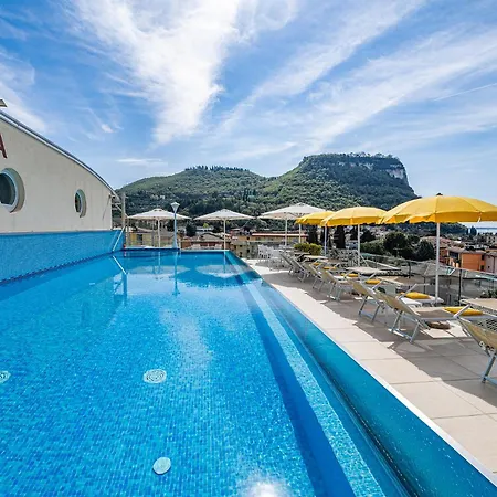 Sky Pool Hotel Sole Garda-2