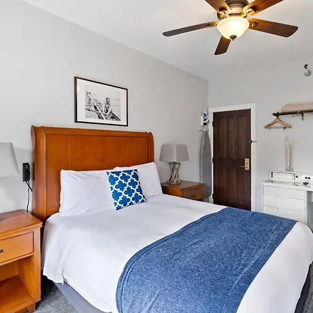 College Inn Hotel-3