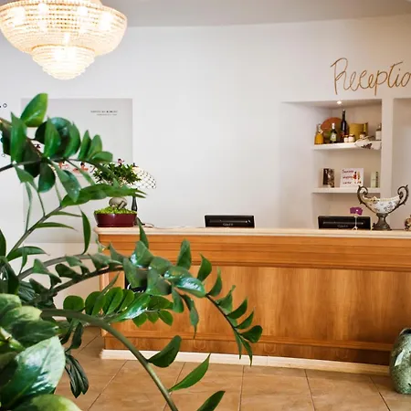 Sovrana Beach Hotel - Pet Friendly - Breakfast Until 12 - Parking-3