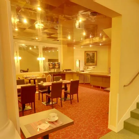 Hotel Continental Pau Centre-3