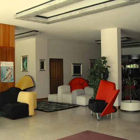 G. Hotel Capitol-3
