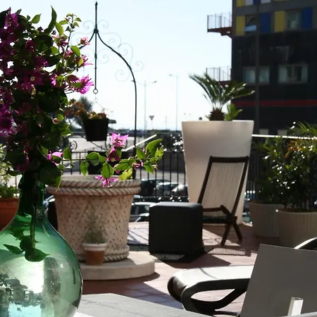 B&B Mini Hotel Incity-Close Train Station And Port--3