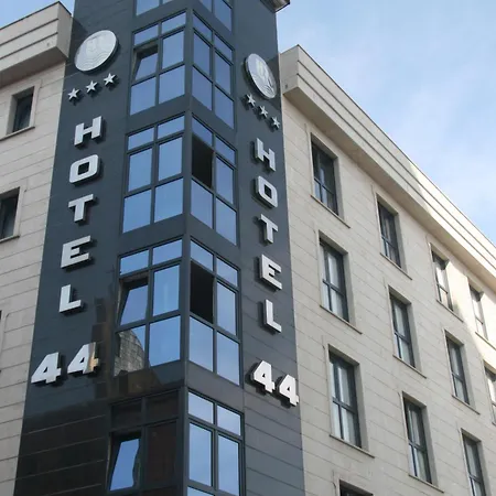 Hotel 44-3