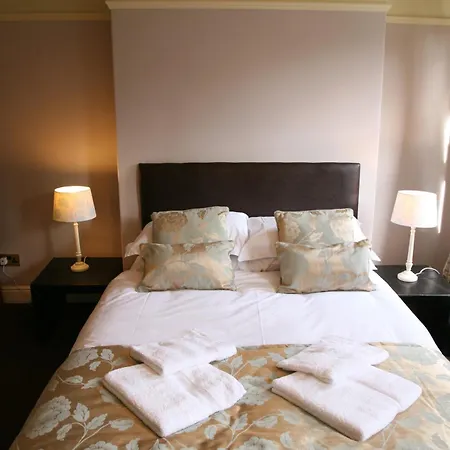 Gillygate Guest House-3