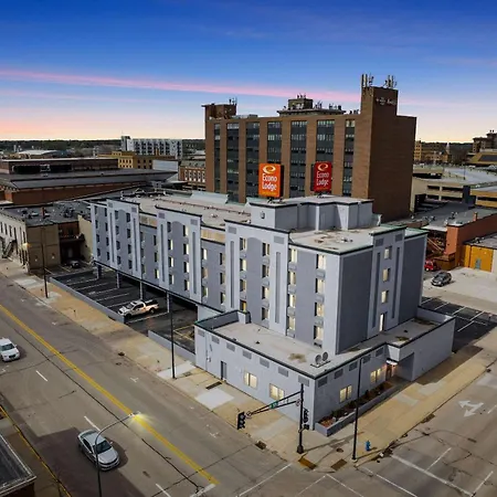Econo Lodge Inn & Suites Waterloo Downtown-3