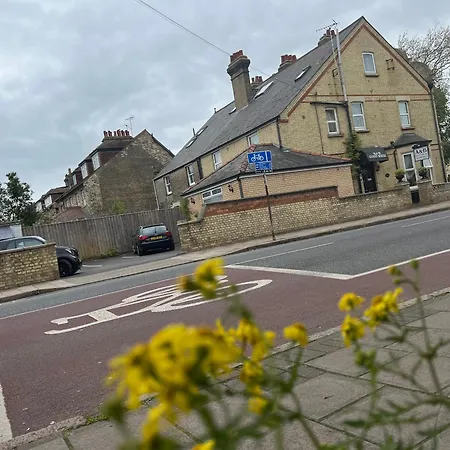 A & B Guest House Cambridge-3