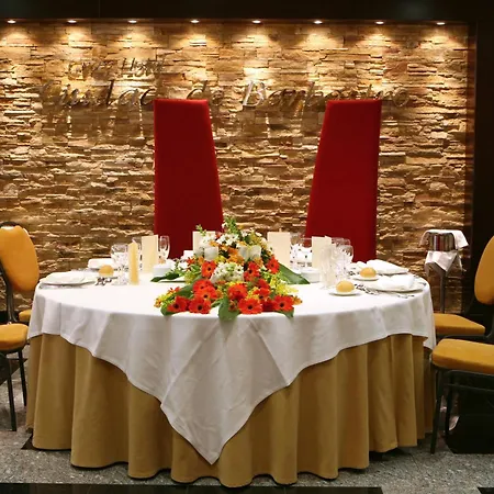 Gran Hotel Ciudad de Barbastro-3