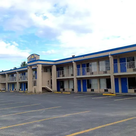 Days Inn By Wyndham Staunton-2