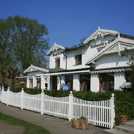 Strand-Hotel Lobbe-3