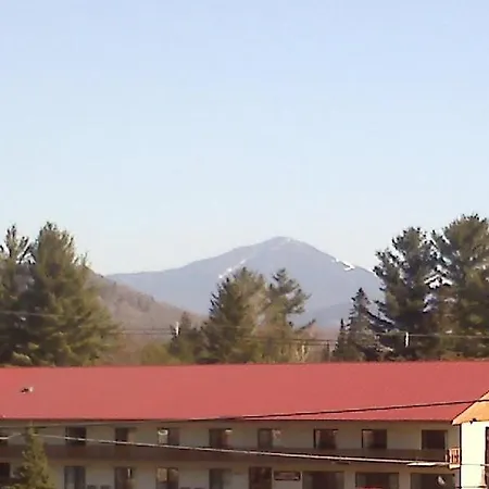 Carriage House Motor Inn-3