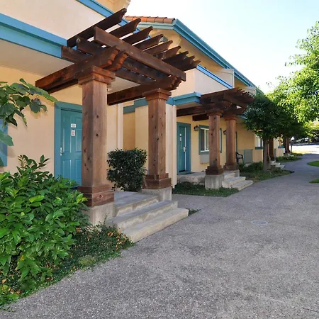 Marinwood Inn & Suites-3