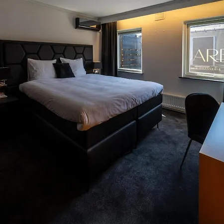 Square Boutique Hotel & Brasserie-3