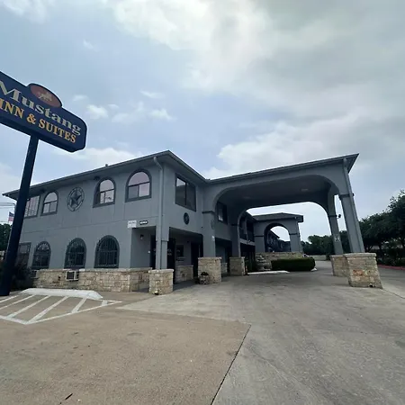 Mustang Inn And Suites-2