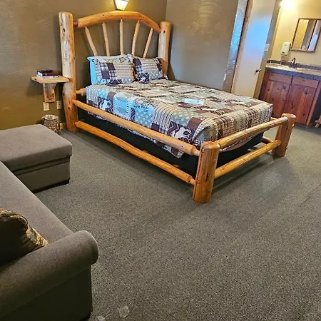 Nine Pines Motel-2