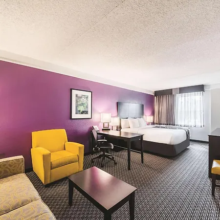 La Quinta Inn & Suites By Wyndham San Antonio Downtown-3