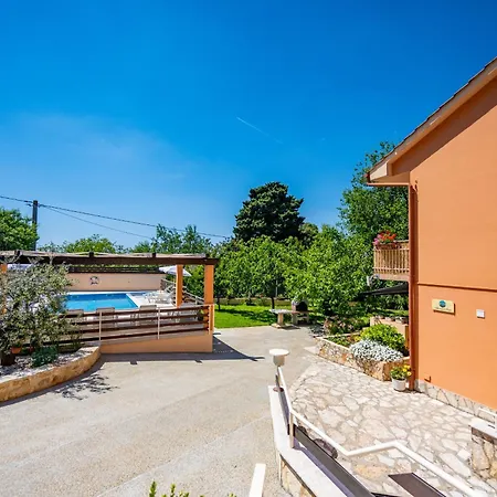 E-M Apartments With Private Pool-2