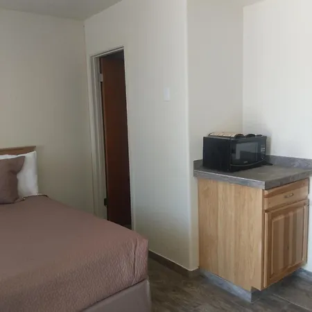 Little Daisy Motel-3