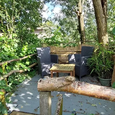 Tuinhuisje in het groen-2