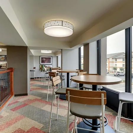 Drury Inn & Suites Birmingham Lakeshore Drive-2