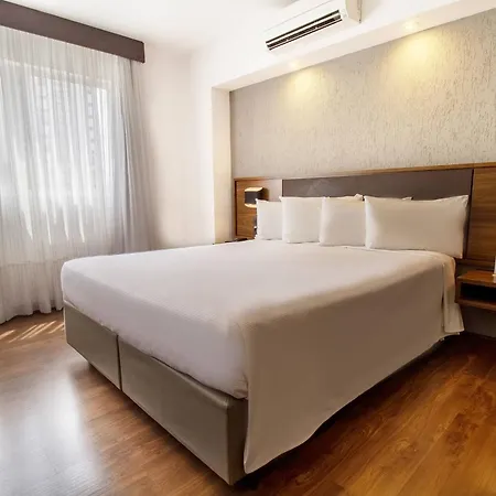 Hotel Deville Curitiba-3