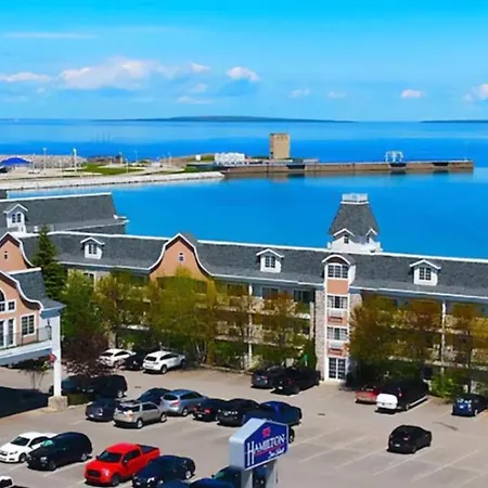 Hamilton Inn Select Beachfront Mackinaw City-2