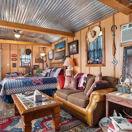 Artesia Hilltop Cabin-2