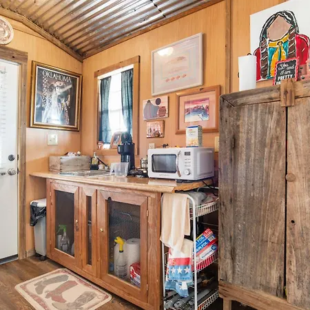 Artesia Hilltop Cabin-3