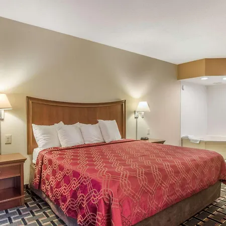Econo Lodge Inn & Suites Marietta Near Dobbins Arb-3