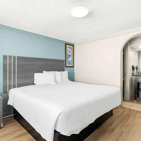 Econo Lodge Galveston Seawall-3