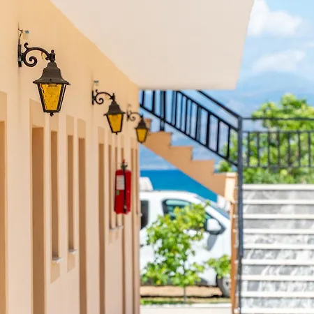 Sandy Beach Complex - Poolside Studios & Seaside Apartments-3