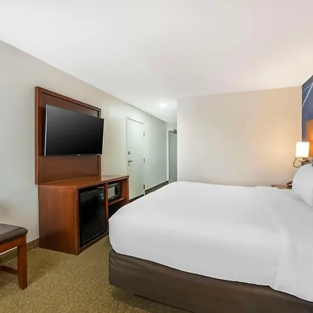 Comfort Suites Omaha East-Council Bluffs-2