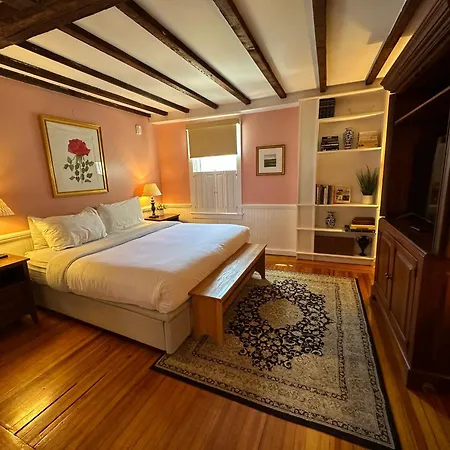 Private Historic Inn Downtown Newport-2