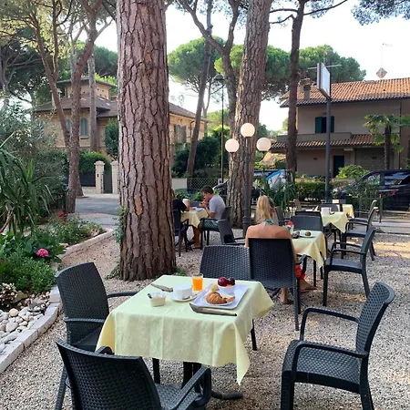 Hotel Boccaccio-free parking--2