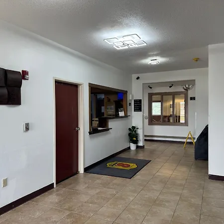 Super 8 By Wyndham Mason City-2