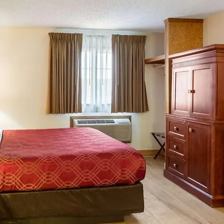 Econo Lodge Inn & Suites Madras-3