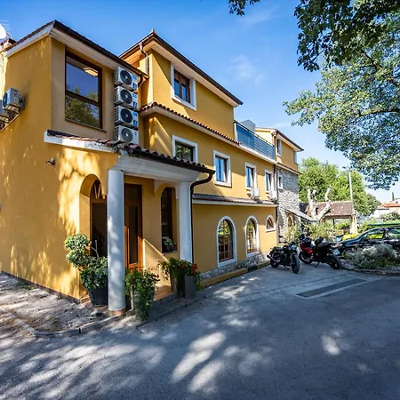 Rooms With Free Parking-2