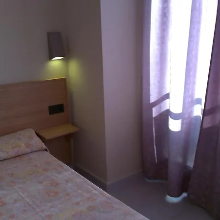 Hostal Bisbal Only Adults No Ac-3